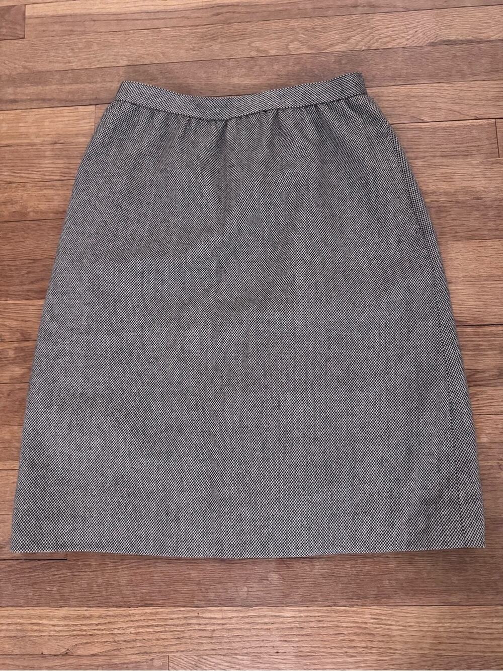 Women's Vintage Houndstooth Wool Blend Knee Length A-Line Skirt - Size 12
b21